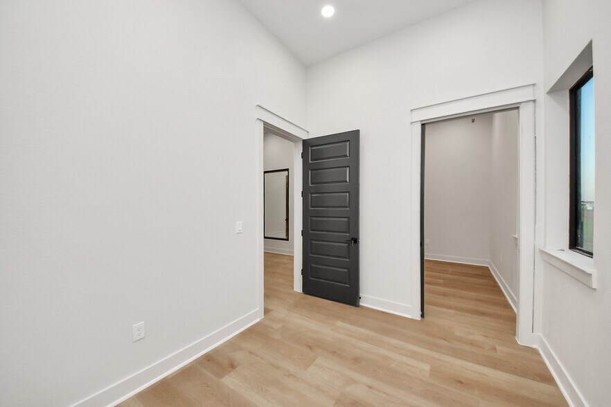 More Photos Of 220 Bella Katy Dr, Katy Office Residential For Lease