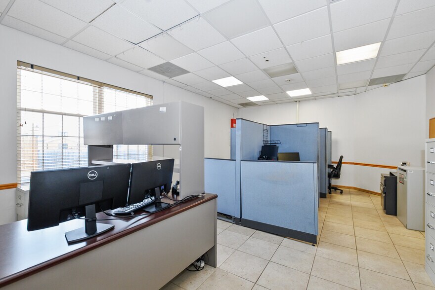 More Photos Of 15859 S Ridgeland Ave, Oak Forest Office For Sale