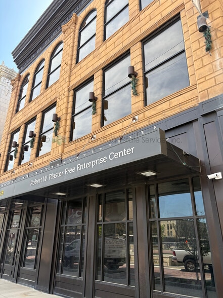 More Photos Of 16-18 W Van Buren St, Joliet Office Residential For Sale