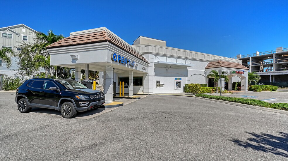 More Photos Of 544 S Washington Blvd, Sarasota Freestanding For Lease