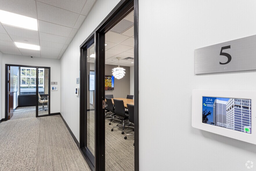 More Photos Of 7701 Forsyth Blvd, Clayton Office For Lease