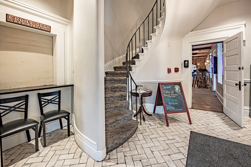 More Photos Of 310 Lake St, Wilson Hotel For Sale