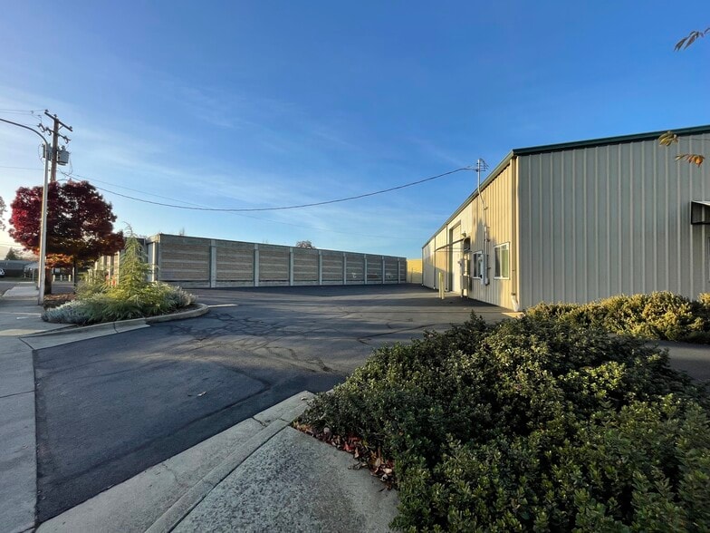 More Photos Of 102 W Clark St, Medford Warehouse For Lease