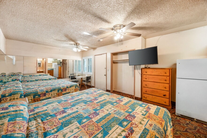 More Photos Of 451 E Vernon Ave, Los Angeles Hotel For Sale