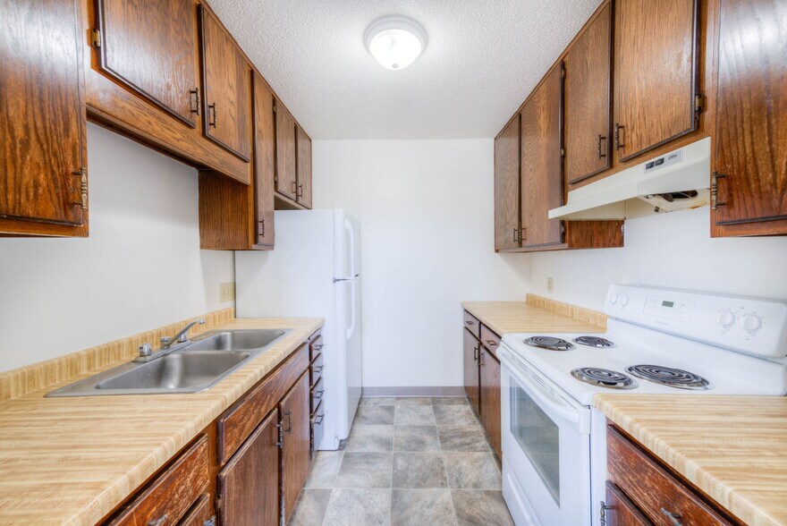 More Photos Of 20 NE Schmitz St, Adams Apartments For Sale