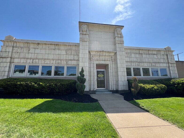 Primary Photo Of 810 Noblestown Rd, Carnegie Office For Sale