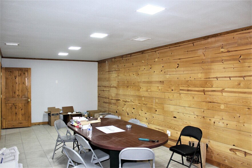 More Photos Of 201 Houston St, George West Warehouse For Lease