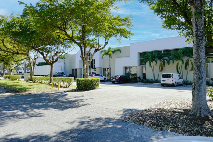 More Photos Of 2150 NW 33rd St, Pompano Beach Warehouse For Sale