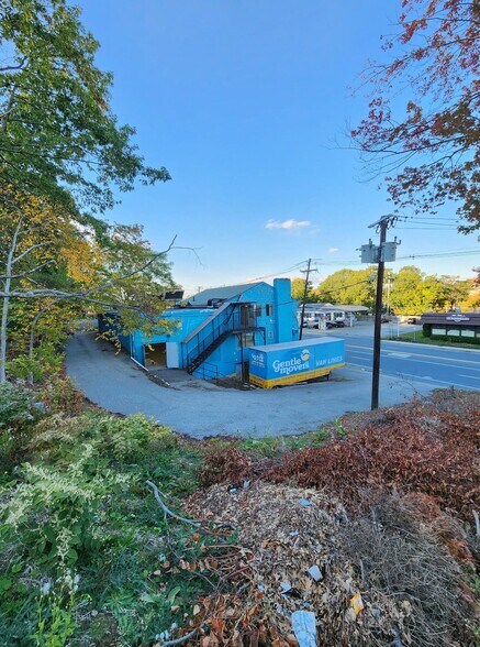 More Photos Of 62 Middlesex Tpke, Burlington Freestanding For Sale