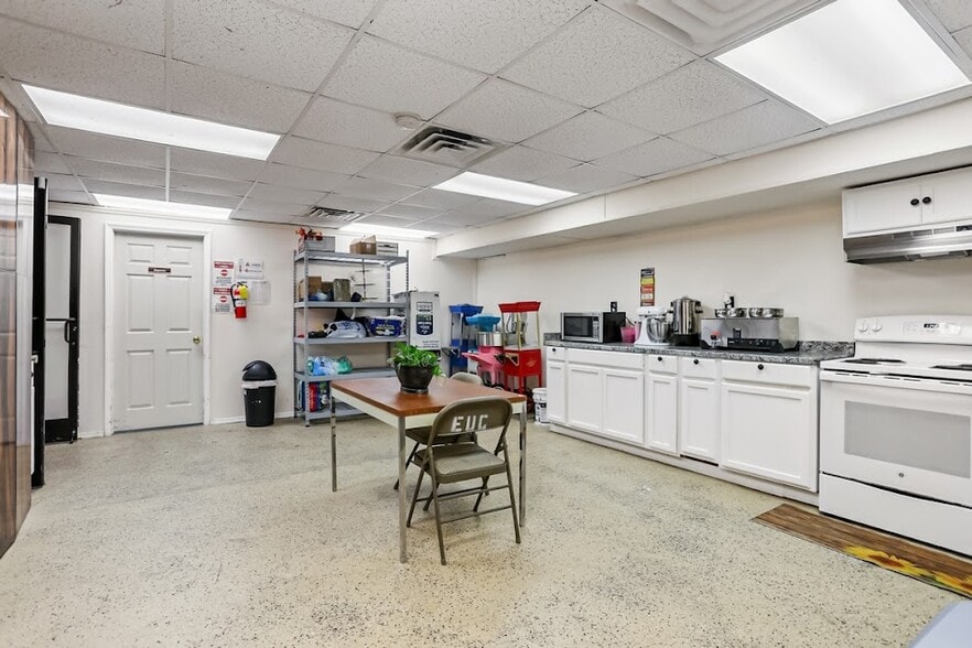 More Photos Of 3700 Wallin St, Savannah Specialty For Sale