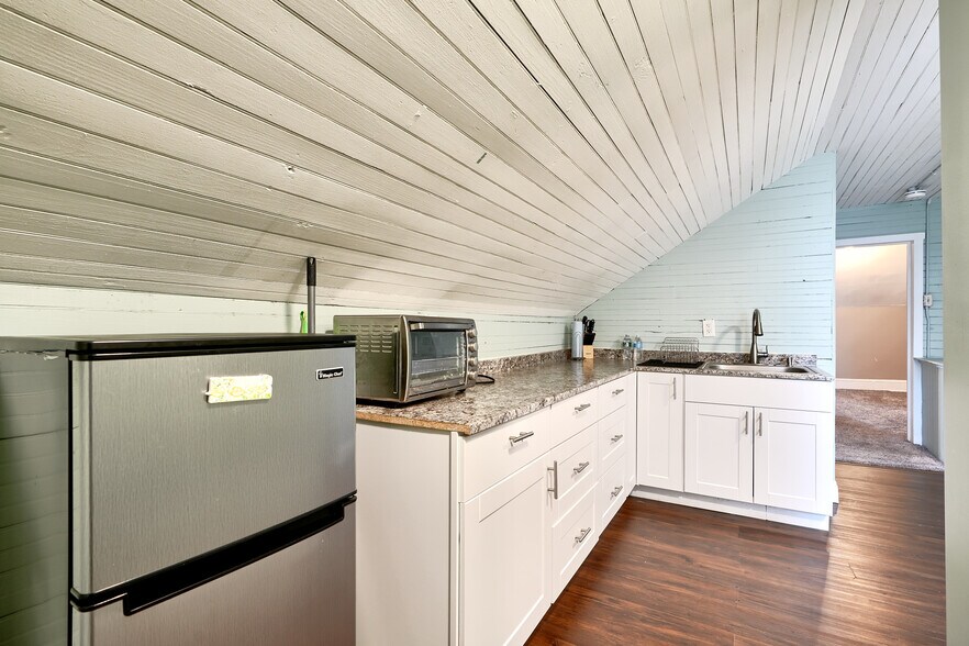 More Photos Of 16-18 Sudbrook Ln, Pikesville Office Residential For Sale