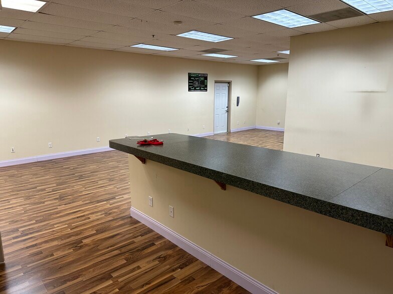 More Photos Of 101 Benoist Farms Rd, West Palm Beach Warehouse For Lease