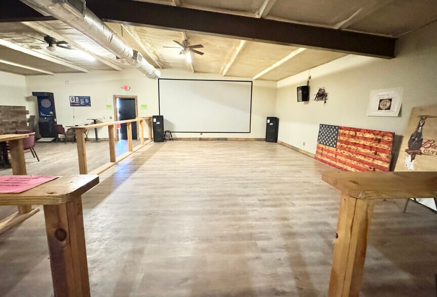 More Photos Of 74 Barn Swallow Rd, Idabel Restaurant For Sale