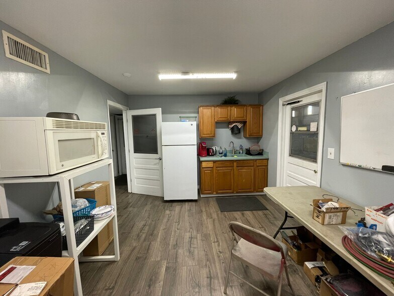 More Photos Of 736 1st St SW, Ruskin Warehouse For Sale
