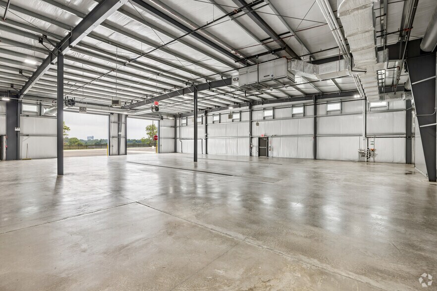 More Photos Of 2577 Forest Ave, Staten Island Truck Terminal For Lease
