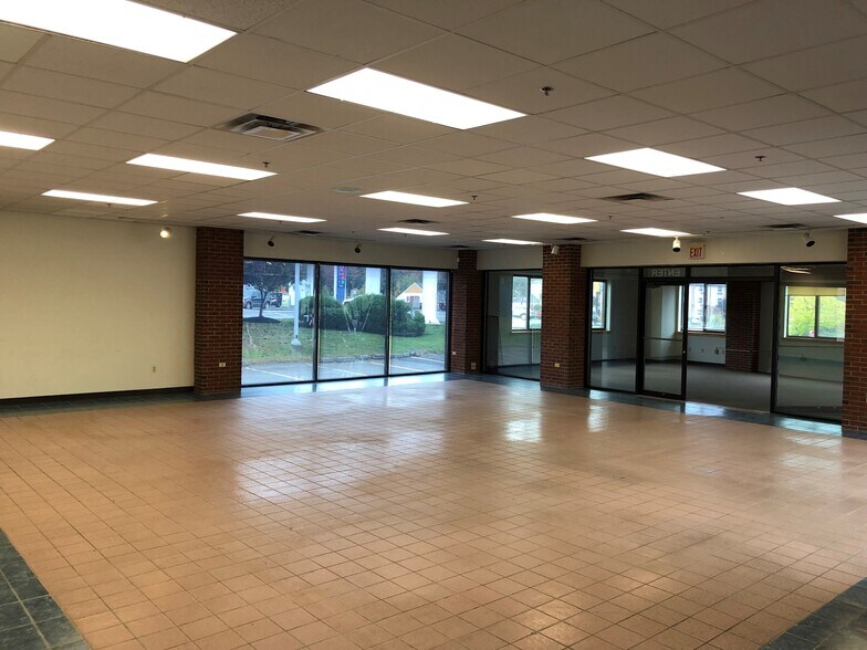 More Photos Of 264 Civic Center Dr, Augusta Storefront Retail Office For Lease