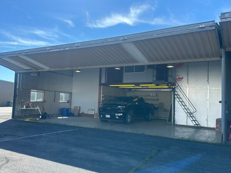 More Photos Of 10 Hangar Rd, Vineyard Haven Warehouse For Lease