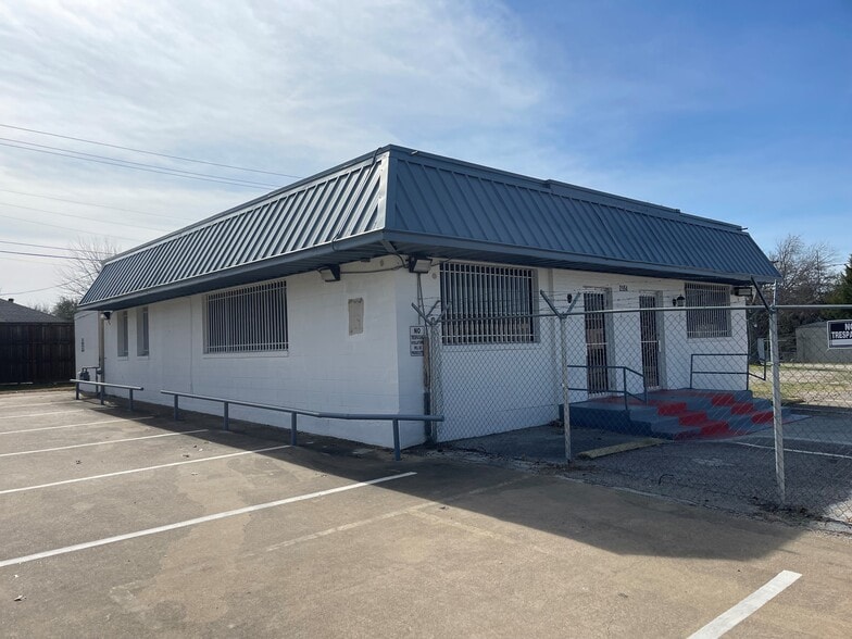More Photos Of 2154 Burbank St, Dallas Freestanding For Lease