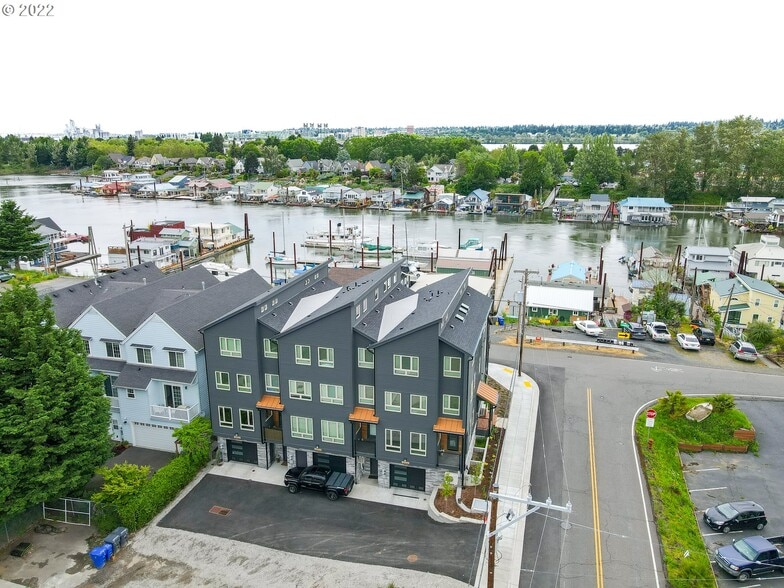 More Photos Of 302 N Bridgeton Rd, Portland Apartments For Sale