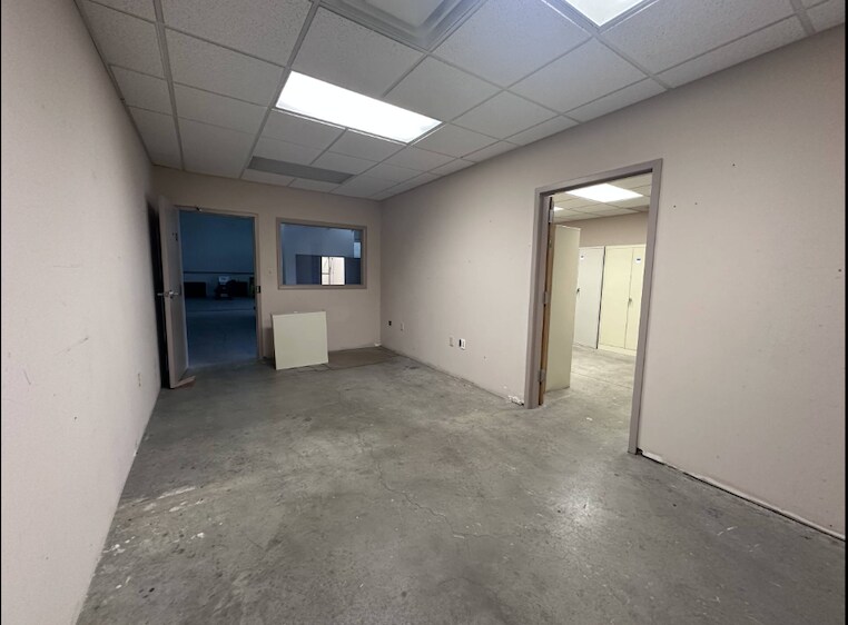 More Photos Of 2400 S Main St, Corbin Flex For Sale