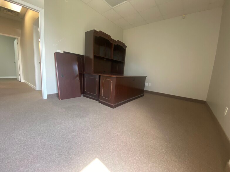 More Photos Of 1 Corporate Center Dr W, Broadview Heights Flex For Sale