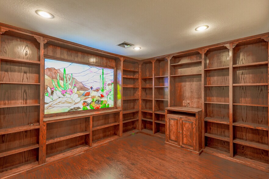 More Photos Of 1000 Garces Ave, Las Vegas Office For Sale