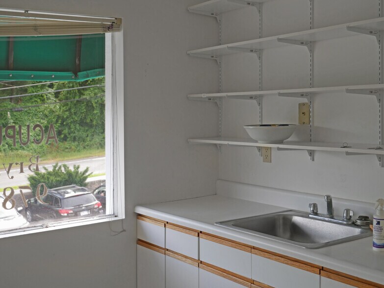 More Photos Of 481 Great Rd, Acton Unknown For Lease