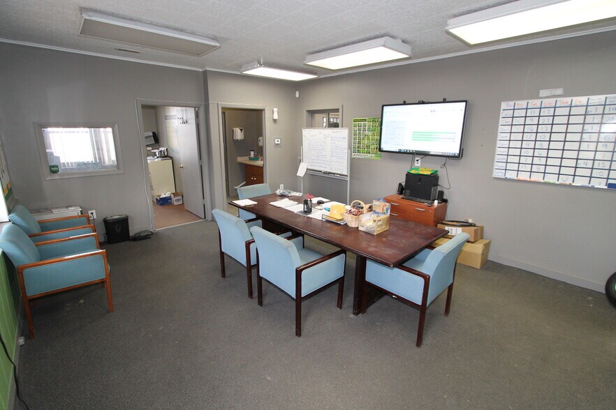 More Photos Of 400 S Pine St, Burlington General Retail For Sale