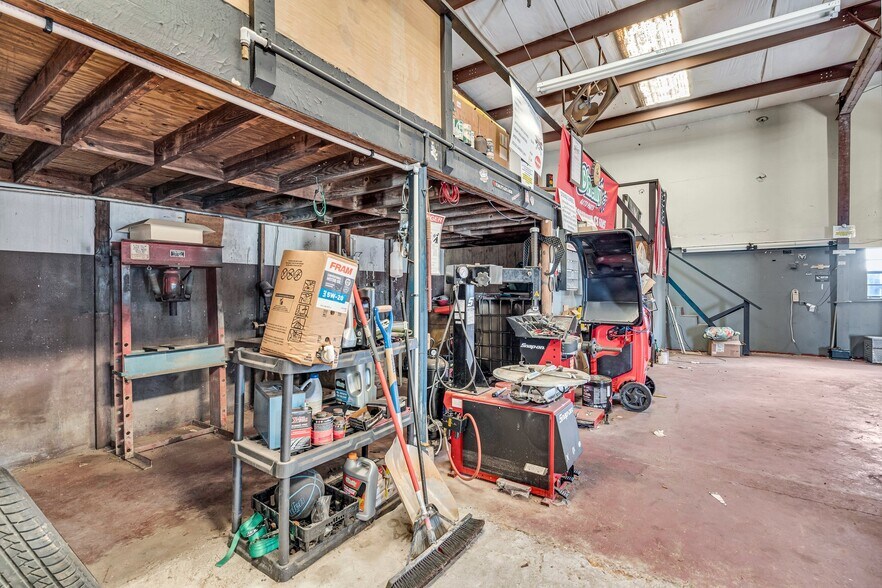 More Photos Of 3601 Hospital St, Pascagoula Auto Repair For Sale