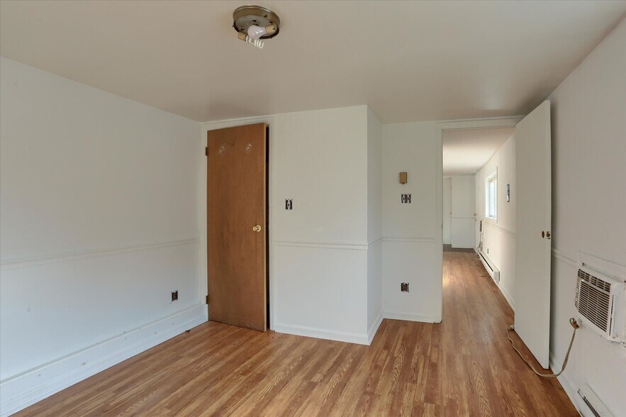 More Photos Of 145 Chamberlaine Ave, Pottsville Flex For Sale