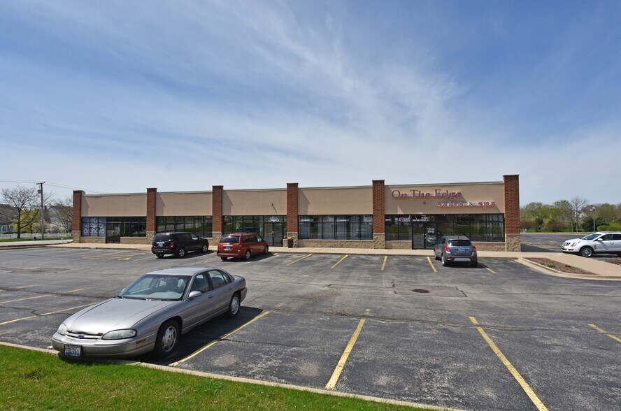 More Photos Of 1175 Oak St, North Aurora Storefront Retail Office For Lease