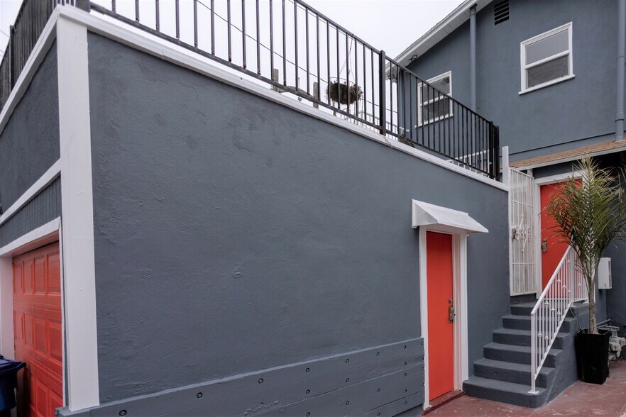 More Photos Of 20 Breeze Ave, Venice Apartments For Sale