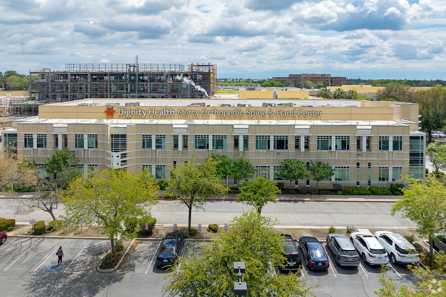 More Photos Of 500 Old River Rd, Bakersfield Medical For Lease