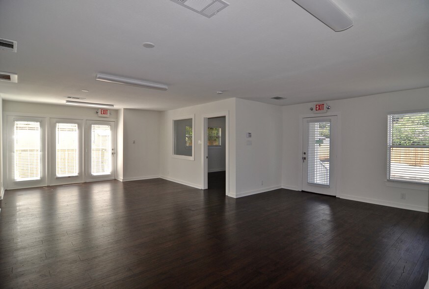 More Photos Of 910 E Cesar Chavez St, Austin Office For Lease