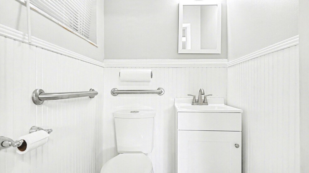 More Photos Of 1313 Croton Rd, Melbourne Office Residential For Lease