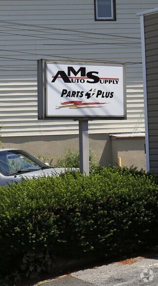 More Photos Of 45 Columbia Ave, Thornwood Freestanding For Sale