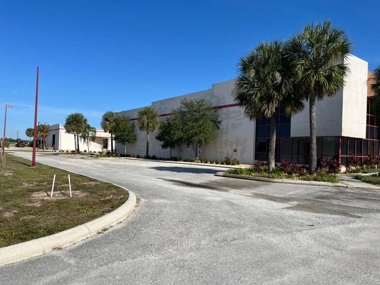 More Photos Of 1901 Longleaf Blvd, Lake Wales Warehouse For Sale