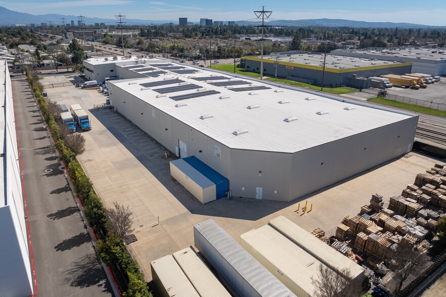 More Photos Of 3220 S Fairview St, Santa Ana Warehouse For Lease