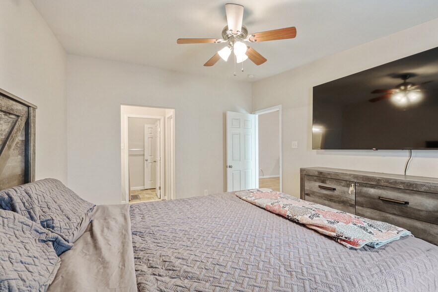 More Photos Of 1105 N 13th St, Alpine Apartments For Sale