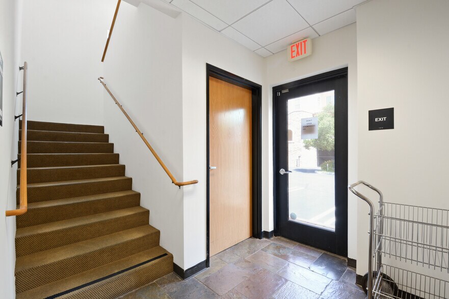 More Photos Of 5018 Chesebro Rd, Agoura Hills Medical For Sale