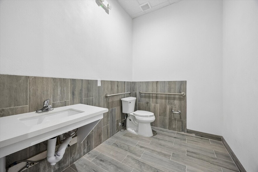 More Photos Of 26621 Cook Field Rd, Katy Loft Creative Space For Lease