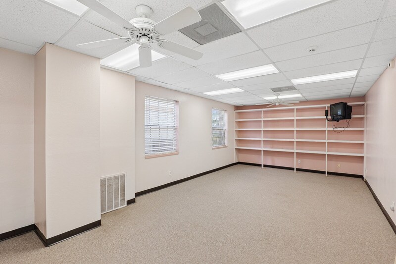 More Photos Of 451 Landing Blvd, League City Office For Sale