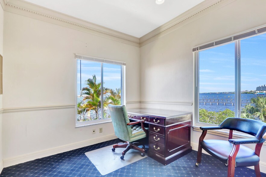 More Photos Of 117 SE Seminole St, Stuart Medical For Sale