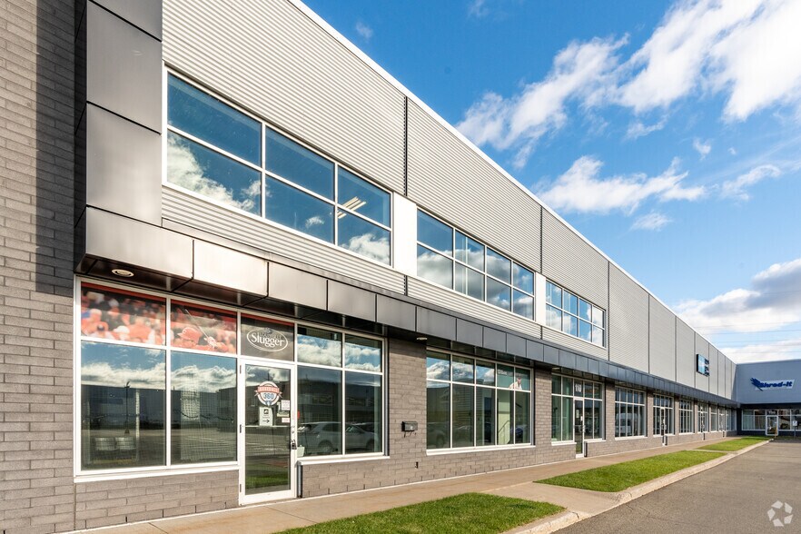 More Photos Of 185 Rue Fortin, Québec Distribution For Lease