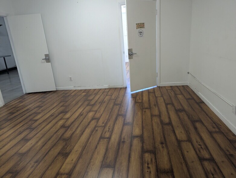 More Photos Of 530 Cypress Ave, Hermosa Beach Warehouse For Lease