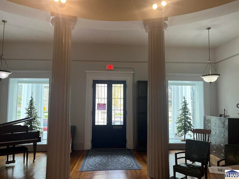 More Photos Of 219 Ohio St, Terre Haute Office For Sale