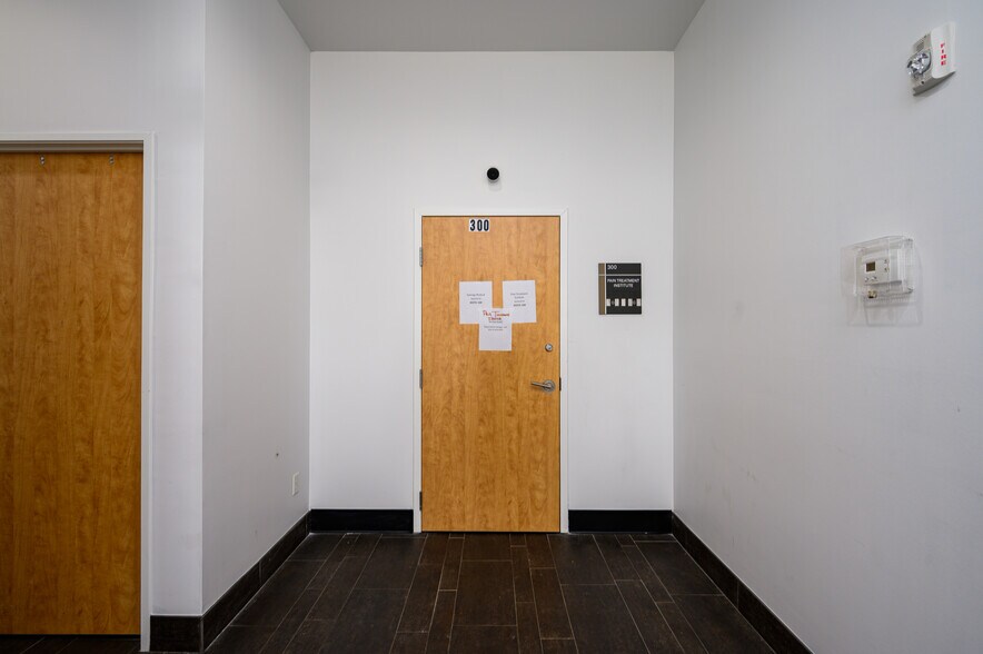 More Photos Of 1701 N US Highway 75, Sherman Medical For Lease