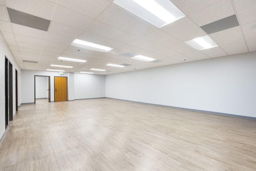 More Photos Of 601 S Glenoaks Blvd, Burbank Office For Lease