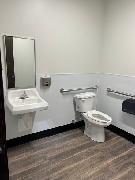More Photos Of 1400-1442 W Smith Rd, Ferndale Industrial For Sale