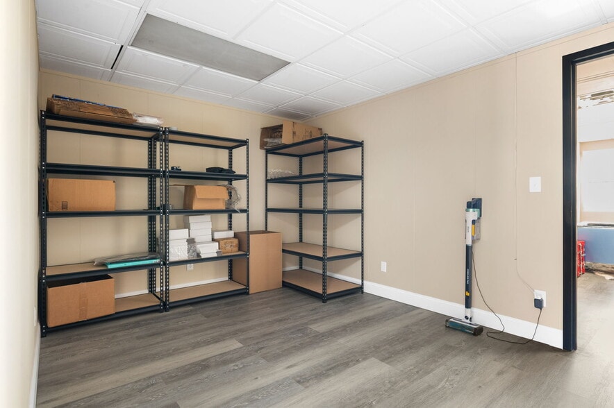 More Photos Of 107 Fountain Brook Cir, Cary Office For Sale